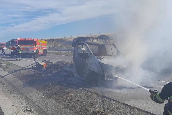 Hasiči likvidovali na D1 požár dodávky, škoda odhadem 800 tisíc korun