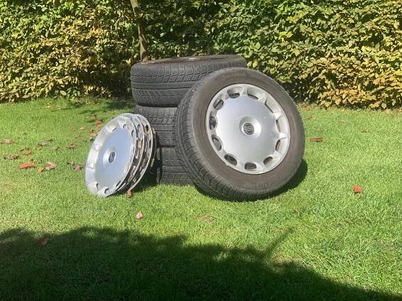 Sada 4ks 16" kol a poklic Volvo 30645367 - Kola a disky pro osobní vozidla