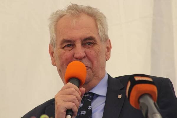 Pane prezidente, mohu vědět, co říkáte na to, že...