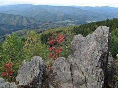 Tip na výlet: Medvědí kámen nabízí vyhlídku na Rychlebské hory i Šerák | Olomoucký Report