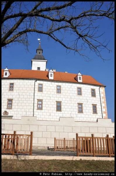 Jevišovice – Starý zámek – fotografie / hrady-zriceniny.cz
