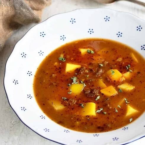 Gulášová polévka recept.