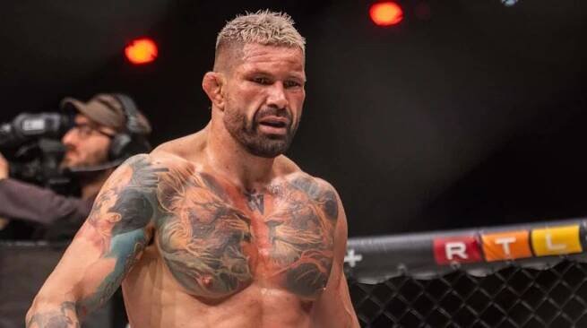 Pandořina skříňka českého MMA. Sype až 90 % bojovníků Oktagonu, tvrdí Végh