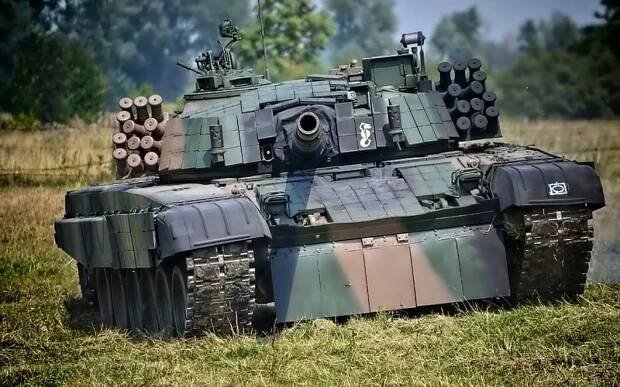 Galerie: Polsko a Španělsko se prý chystají dodat Ukrajině stovky tanků - Galerie - Echo24.cz
