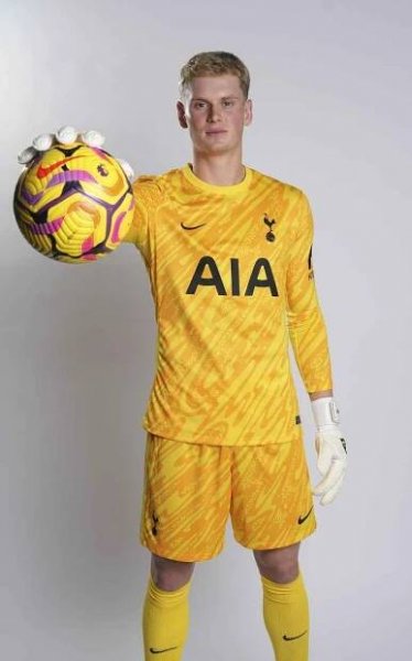 Brankář Antonín Kinský podepsal smlouvu s Tottenhamem Hotspur.
