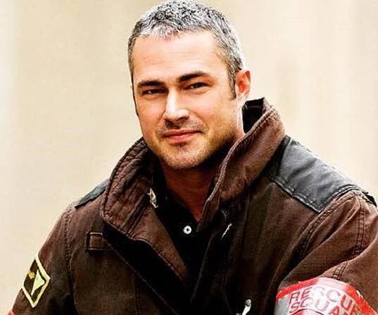 Taylor Kinney Biography – Facts, Childhood & Achievements