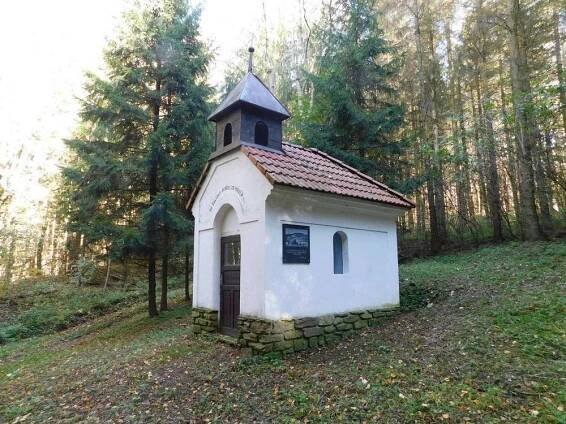 Pamětní deska zaniklé osady Libčice | Drobné památky 