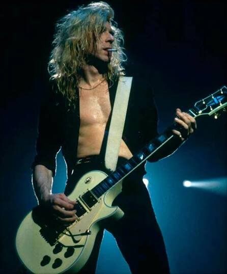 SMRT SI ŘÍKÁ ROCK'N'ROLL: Steve Clark (Def Leppard)