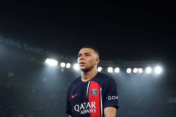 Mbappe seizes nearly £50m in unpaid wages from PSG, say lawyers