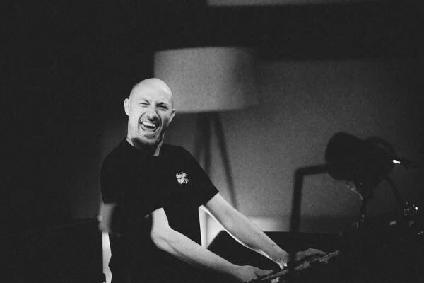 Paul Kalkbrenner na své největší show v ČR už o měsíc během Techmission Festivalu! ~ Wavemag