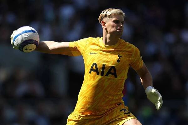 Pustí Tottenham gólmana Kinského ke konkurenci? Zájem má francouzské Lille, kluby už jednají