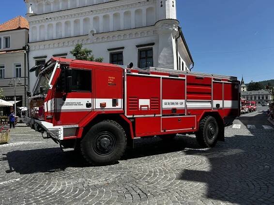 Hasiči v Sušici slavili ve velkém, ohromili vodní fontánou i spanilou jízdou