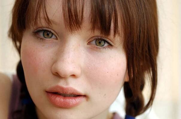 Pin by caitlin campbell on Characters | Emily browning, Redheads, Pretty babe
