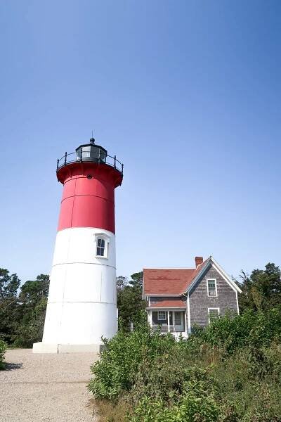 Planning a trip to Cape Cod with kids? Here's 8 fun things to add to your itinerary for the perfect Cape Cod vacation with kids. #capecod #massachussetts #usa #familytravel // Family Travel Destinations | Cape Cod Itinerary | Cape Cod Things to Do | Best Beaches | Where to Stay in Cape Cod | Best Cities to Visit | Where to Eat | Kid-Friendly Activities | Family Hotels | Provincetown Day Trip | Nantucket vs. Martha's Vineyard | Family Hotels | Boston Day Trip | New England Cities