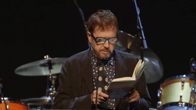 American author Tom Robbins dies at 92