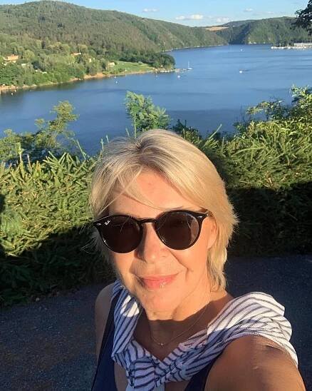 FOTO: Maminka Moniky je vitální žena. – stránka 18