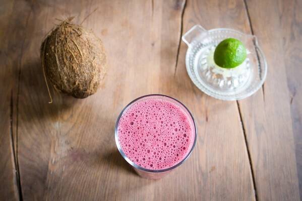 Ledové ostružinové smoothie s vůní kokosu - Love of Raw