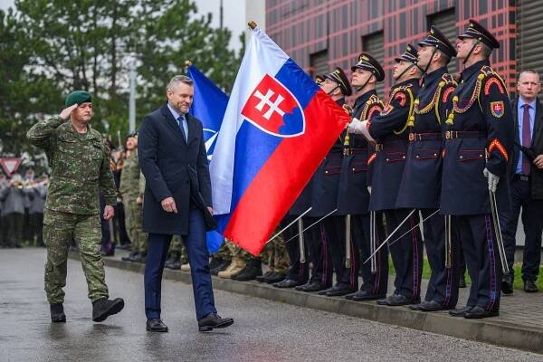 Slovenská armáda - Minúta po minúte, rýchle správy Denníka N