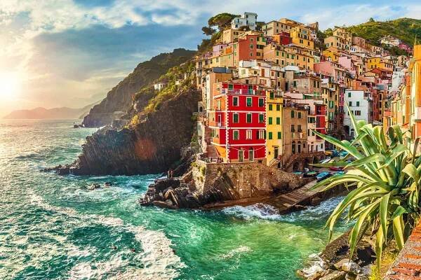 Riomaggiore Cinque Terre yacht charter