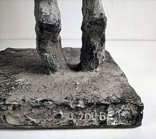 Zoubek Olbram – Žena v prázdnu, olověná socha, výška 53,3 cm, 1990