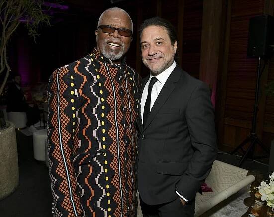 Vražda v Paříži - Z akcí - Netflix Premiere of Murder Mystery 2 on March 28, 2023 in Los Angeles, California - John Kani, Enrique Arce