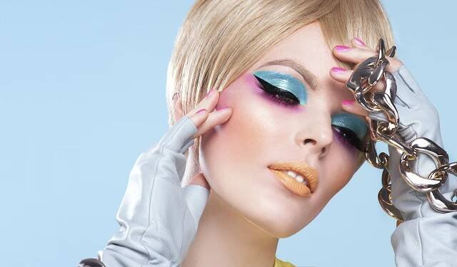 Twiggy, Tomáš a pastelky - VlasyVizáž