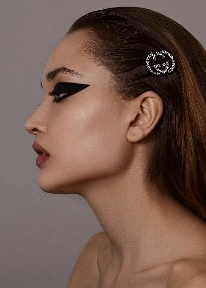 Beauty – JULIA DE ROBERTIS