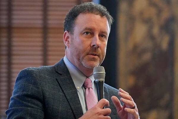 Sen. David Parker, R-Olive Branch, speaks during debate