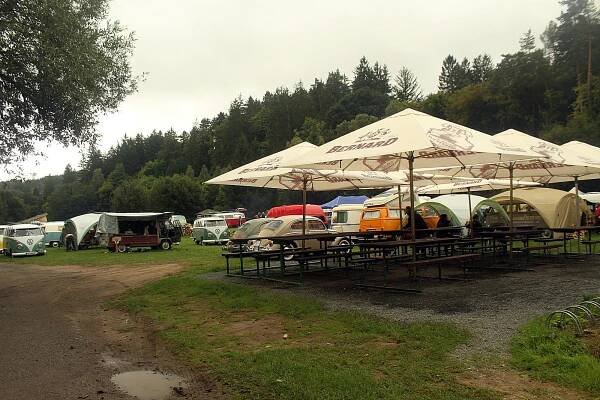 Jeeping, NarozeMini či retro Rally. I konec září patří víkendovým motoakcím
