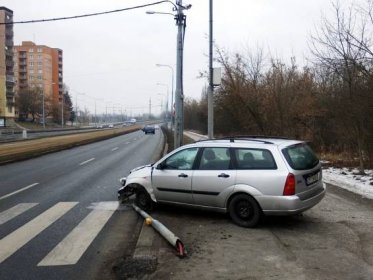 Muž dostal smyk a srazil semafor | Krimi Plzeň