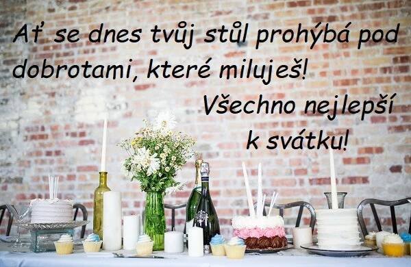 Slavnostní tabule se sladkostmi, šampaňským, květinami a s přáním všeho nejlepšího k svátku! 