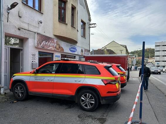 Denní světlo odhalilo zkázu pekárny v Berouně. Příčina požáru se vyšetřuje