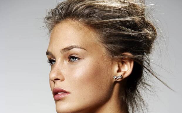 Bar Refaeli su rostro
