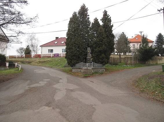 Soubor:Dlažkovice, pomník.jpg – Wikipedie