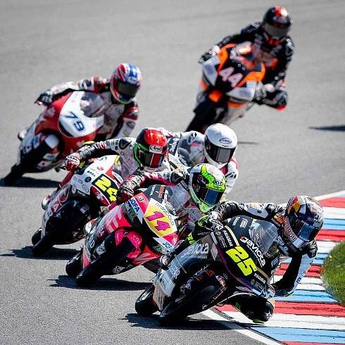 Závod Moto3 Velké ceny České republiky v Brně 4. srpna 2019. Na snímku (vepředu) Raul Fernandez (SPA), za ním Tony Arbolino (ITA).