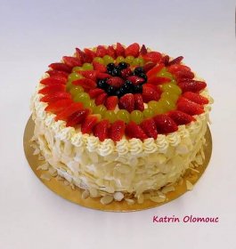 Dort s ovocem a mandlemi | Katrin Cake & Coffee