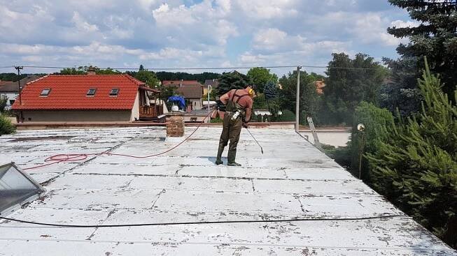 Renovace plechové střechy - gumový ochranný nátěr ALFEMA