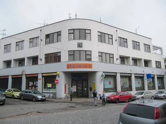 Soubor:Kostelec nad Černými lesy, spořitelna.jpg – Wikipedie