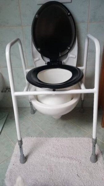 Samostatně stojící nádstavec na WC, toaletní židle, pro invalidy