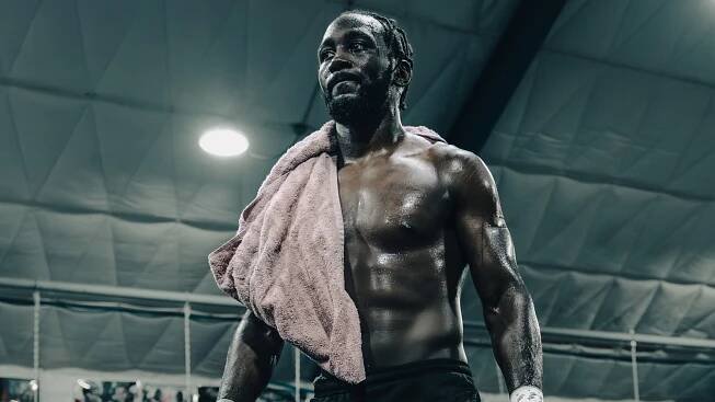 Crawford shows off body transformation after putting on 14lbs for Canelo fight
