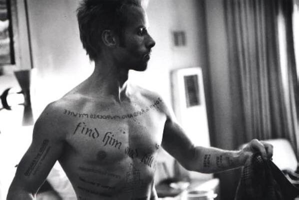 Guy Pearce stars as Leonard