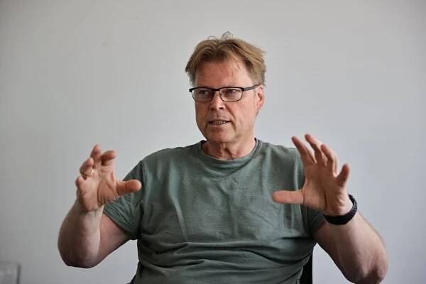 Děsivé anonymy chodily i jemu, odhalil Blesku obdivovaný autor Jørn Lier Horst