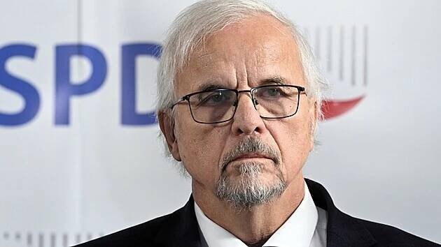 Bývalý předseda Svobodných Petr Mach vstoupil do SPD a povede kandidátku SPD a Trikolory do europarlamentu, kde již jednou působil.