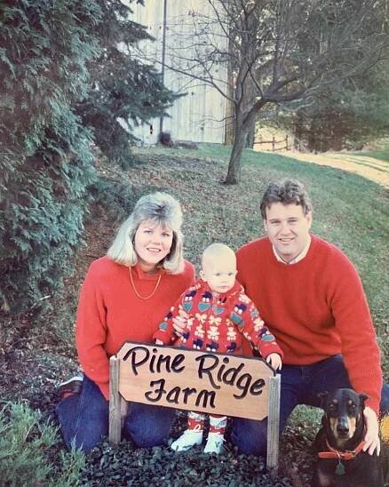Andrea Swift (L), Scott Swift, and their daughter Taylor Swift on their Christmas tree farm.