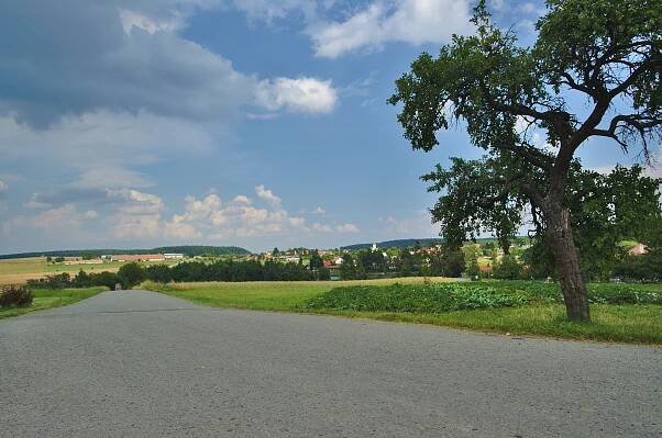 Soubor:Pohled na Molenburk z Houska, Vysočany, okres Blansko.jpg