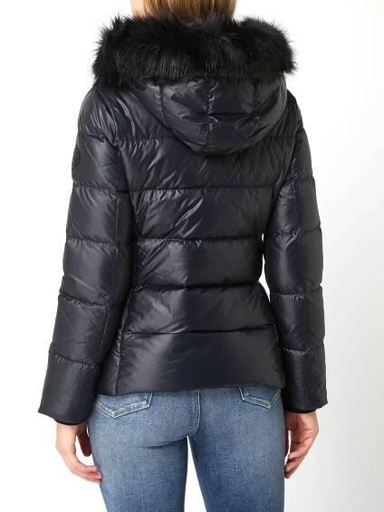 CALVIN KLEIN PÉŘOVÁ BUNDA ESSENTIAL REAL DOWN L EAN (GTIN) 8719853243237