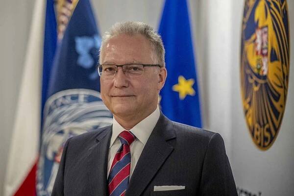 Ruský agent šířil v ČR lži a propagandu, zjistila BIS. Využil i známé osobnosti