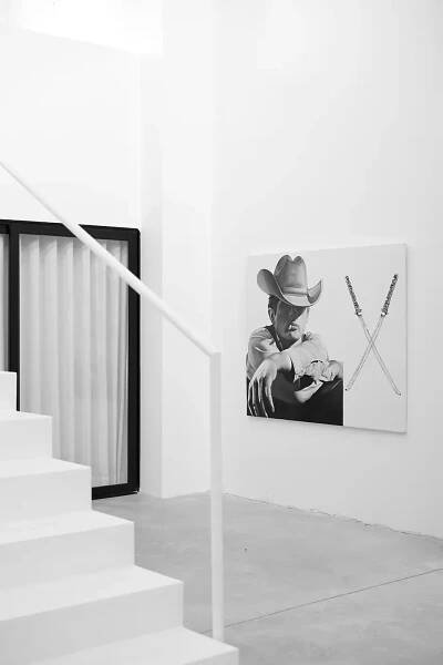 Ricardo Rodriguez Cosme: Blending High-Speed Racing and Western Themes in Figurative Art