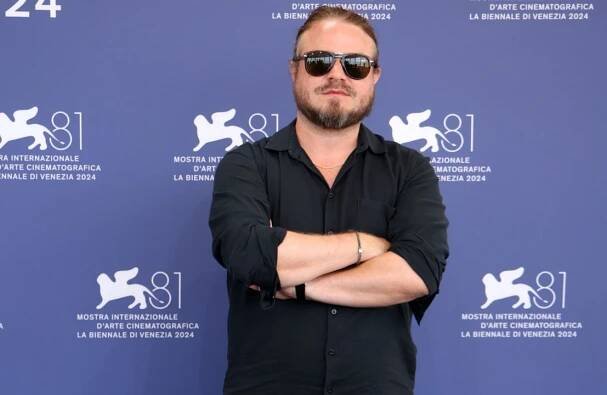 Brady Corbet: Er verteidigt ‚Brutalist‘ gegen die KI-Vorwürfe - video Dailymotion