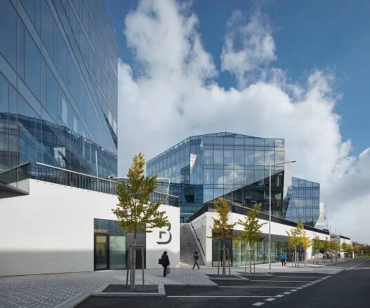Centrum Bořislavka je architektonický klenot, který slouží i veřejnosti